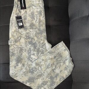 Aeropostale Men’s Gray & Cream Patterned Cargo Pants